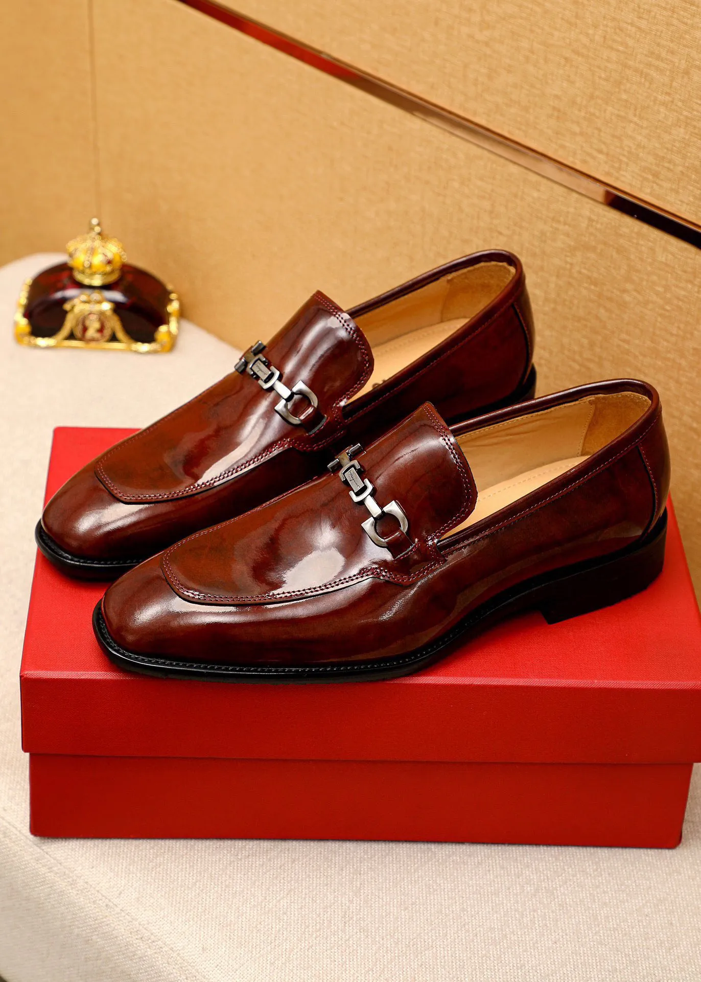Men's shoes 💰460 💐 Product trademark: Ferragamo "Ferragamo" casual leather shoes Regular size: 38-44 (custom-made for 45🉑️) Product materials: Selected imported first-layer open-edge beaded cowhide upper + original hardware buckle, imported water-dyed cowhide leather lining. Strong three-dimensional visual effect, combined outsole Color: 3⃣️colors available